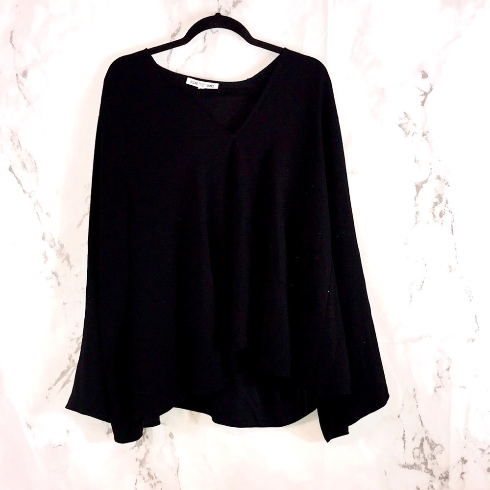 Elizabeth and James long sleeve flowy top E39